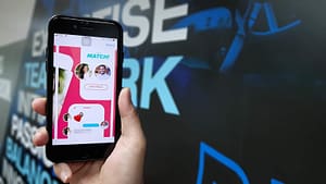 The Tinder-like behaviour of candidates